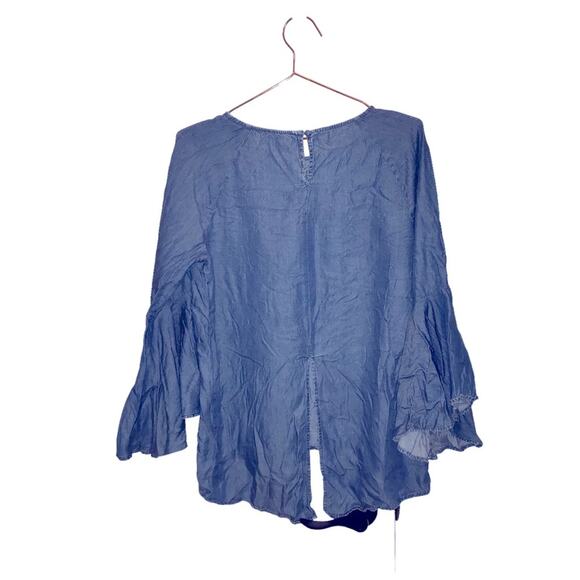 Lauren Conrad Flutter Sleeve Blouse with slit in back chambray size medium - Picture 3 of 7